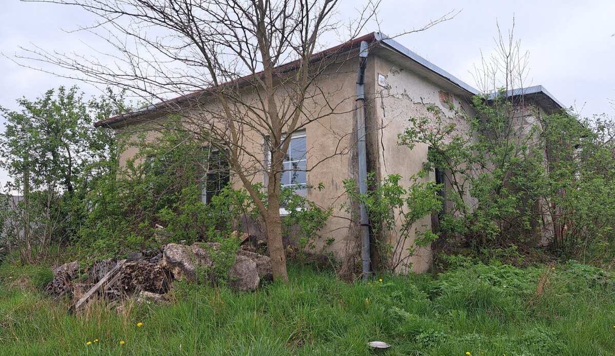 Stav. pozemok 815 m2 s budovou - garážou, Levice, Kalinčiakovo, SM-904 — foto 10