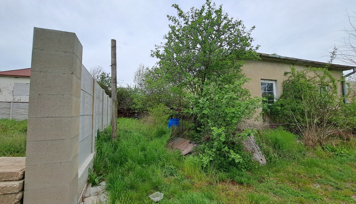 Stav. pozemok 815 m2 s budovou - garážou, Levice, Kalinčiakovo, SM-904 — foto 6
