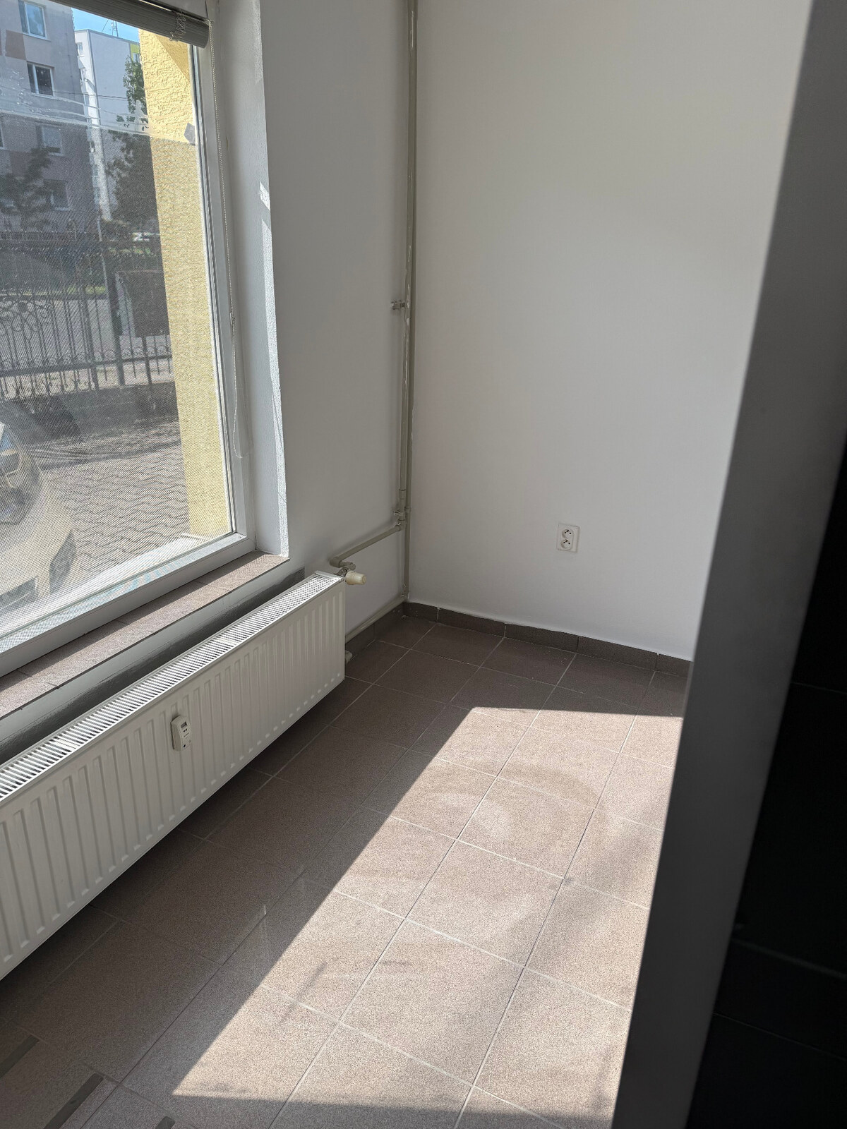 Obchodný priestor, kancelária - Sarartovská ul.