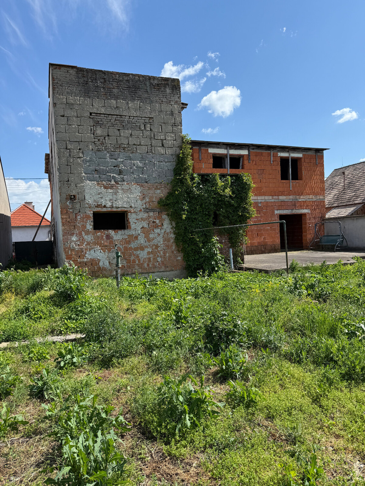 Rodinný dom / Stavebný pozemok - Kuzmányho ulica ( 12.ulica ) Levice — foto 4