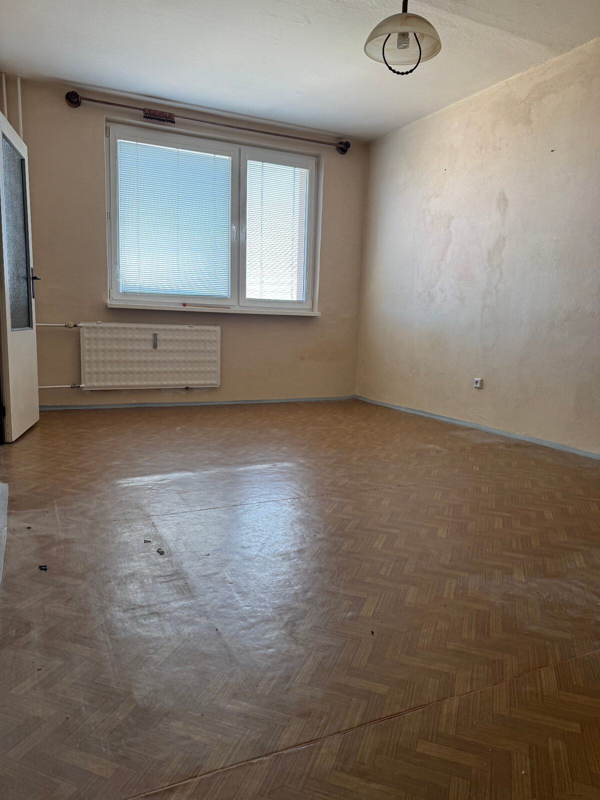 2 izb. byt Pukanec - pôvodný stav 66m2 — foto 5