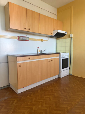 2 izb. byt Pukanec - pôvodný stav 66m2 — foto 1