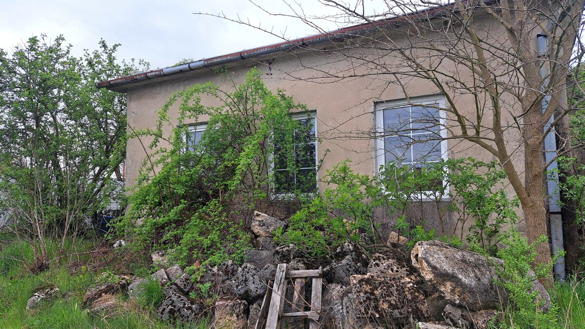 Stavebný pozemok 815 m2, budova - garáž 92 m2, Levice, Kalinčiakovo — foto 10