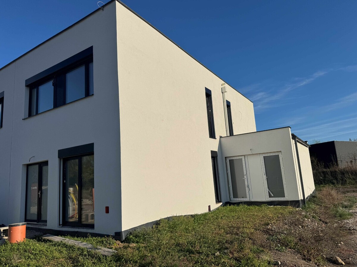 NOVOSTAVBA  3 izb. bytu, terasa, 2 parkovacie miesta, centrum Levice — foto 7