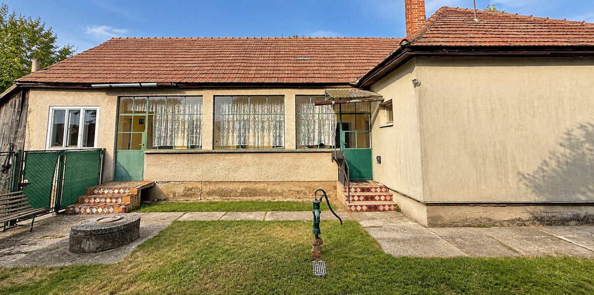 RODINNÝ DOM V PÔVODNOM STAVE NA POZEMKU 1 430 m² – KOVARCE — foto 2