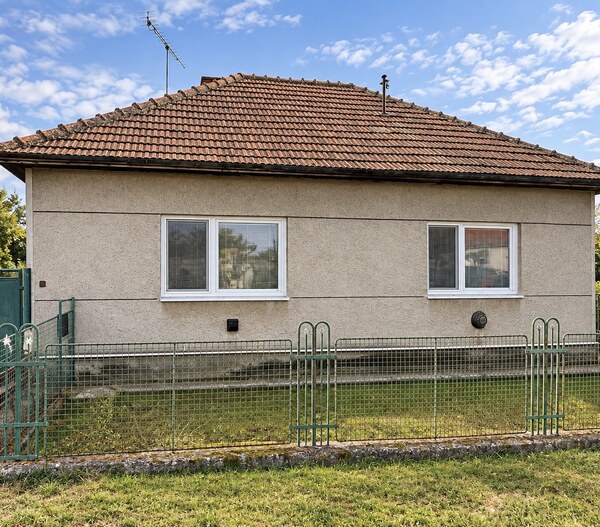 RODINNÝ DOM V PÔVODNOM STAVE NA POZEMKU 1 430 m² – KOVARCE