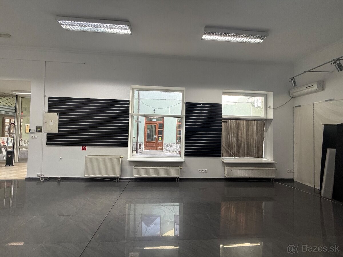 Lukratívny obchodný priestor v Centre Topolčian — foto 3