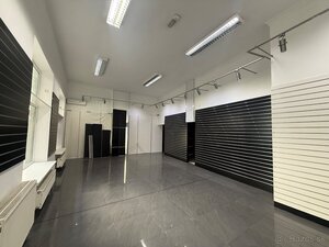 Lukratívny obchodný priestor v Centre Topolčian — foto 1