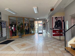 Lukratívny obchodný priestor v Centre Topolčian — foto 4