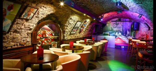Zariadená piváreň, vináreň , bar, reštaurácia CENTRUM  MESTA