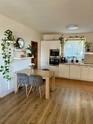VEĽKÝ 3-IZBOVÝ BYT S BALKÓNOM A PARKOVANÍM – VEĽKÝ LAPÁŠ — foto 2