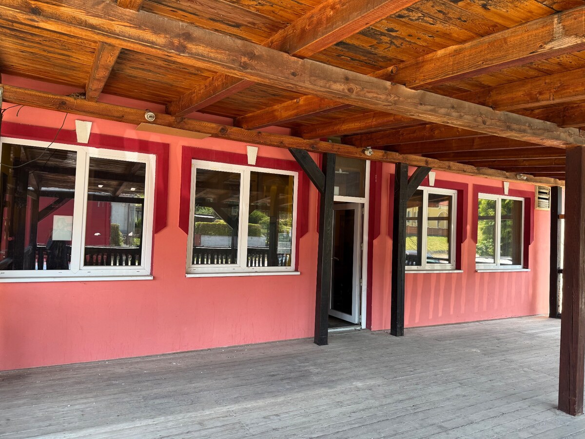 Bývanie, podnikanie – polyfunkčný objekt + chata, Krnča 1884 m2 — foto 6