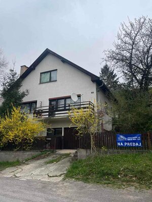 Miesto pre rodinný život – 4-izbový dom s garážou v Novej Bani. — foto 2