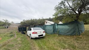 INVESTIČNÝ STAVEBNÝ POZEMOK 2 287 m² S CHATKOU – LADOMERSKÁ VIESKA — foto 3
