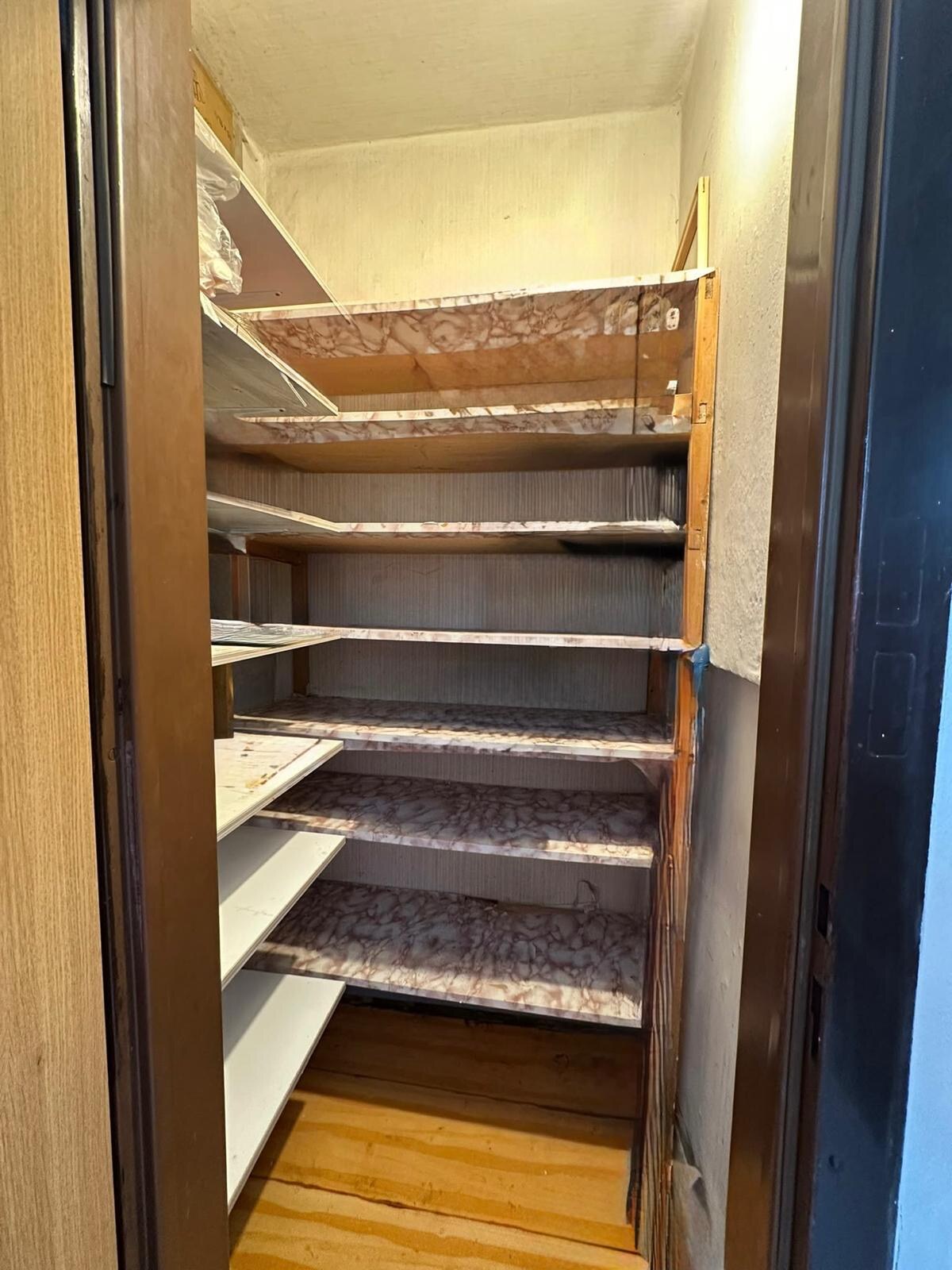 SLOVREAL - na predaj 3-izbový priestranný byt Levice, 84m2 — foto 11