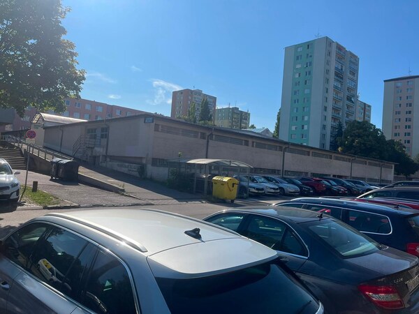 SLOVREAL - predaj garáže v Bratislave - Karlova ves