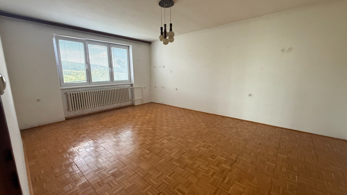 Priestranný dvojgeneračný rodinný dom v tichej lokalite obce Lutila — foto 10