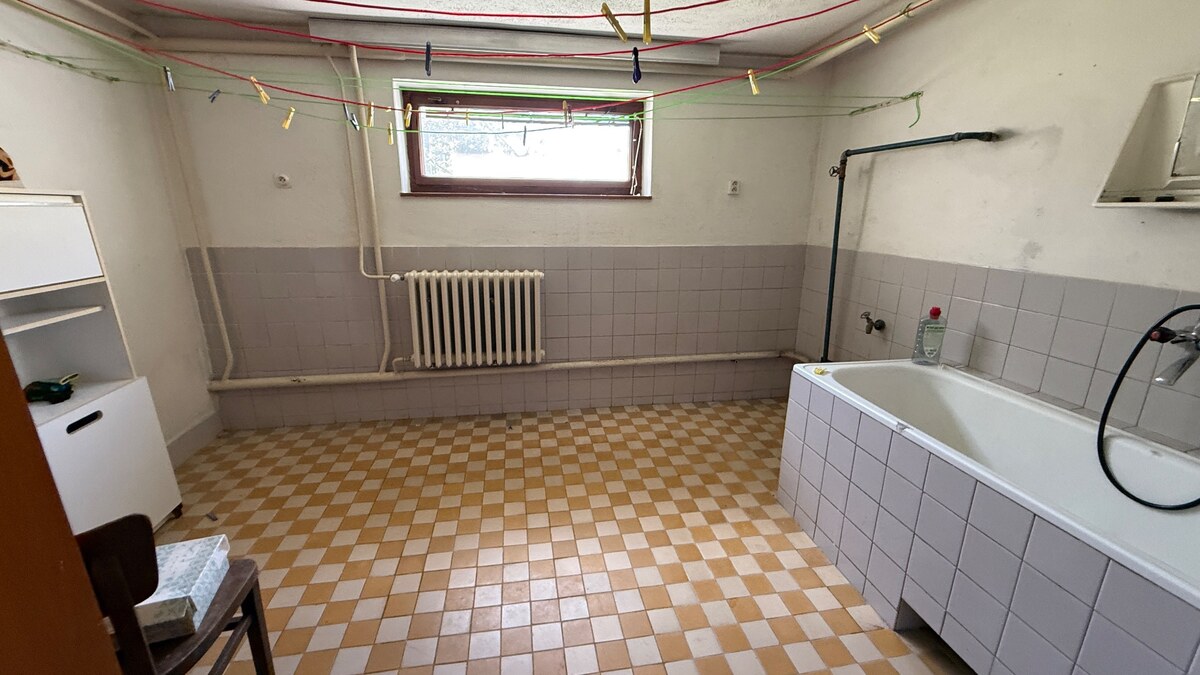 Priestranný dvojgeneračný rodinný dom v tichej lokalite obce Lutila — foto 13