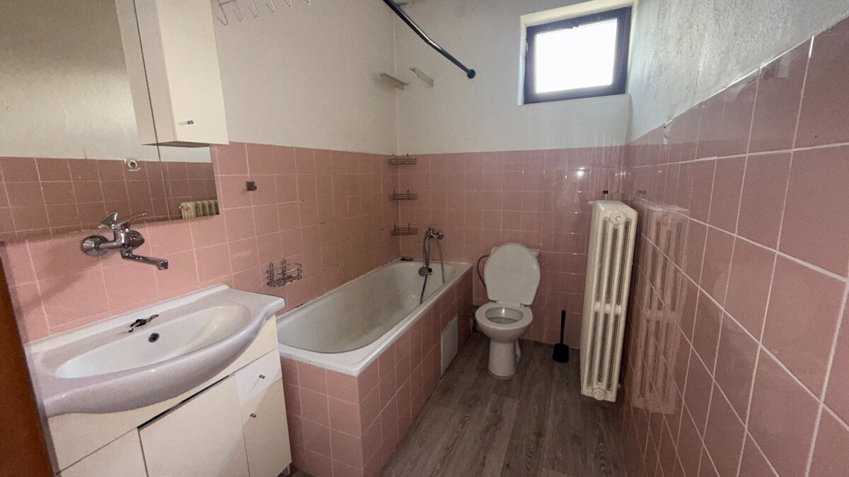 Priestranný dvojgeneračný rodinný dom v tichej lokalite obce Lutila — foto 8