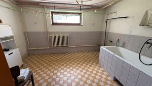 Priestranný dvojgeneračný rodinný dom v tichej lokalite obce Lutila — foto 13