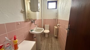 Priestranný dvojgeneračný rodinný dom v tichej lokalite obce Lutila — foto 15