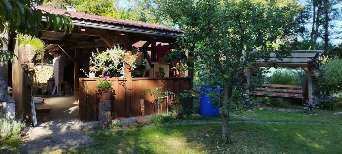 Záhradná chatka s krásnym pozemkom Lutila