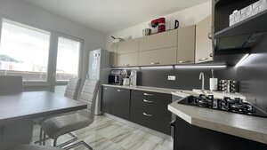 PRIESTRANNÝ 4-IZBOVÝ BYT S LOGGIOU — foto 1