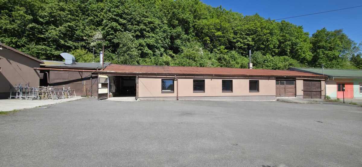 SLOVREAL - na predaj multifunkčný areál s dvorom Handlová, 1473 m2 — foto 2