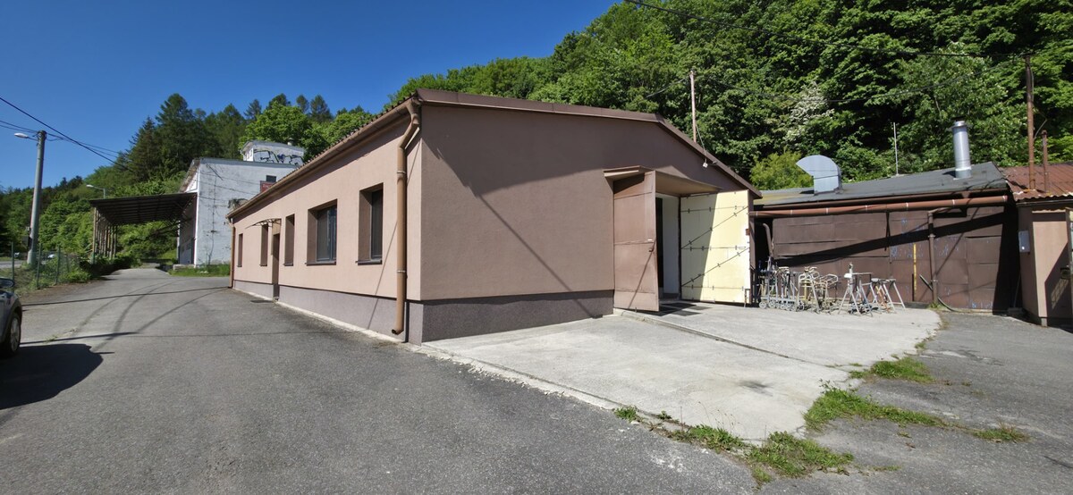 SLOVREAL - na predaj multifunkčný areál s dvorom Handlová, 1473 m2 — foto 4