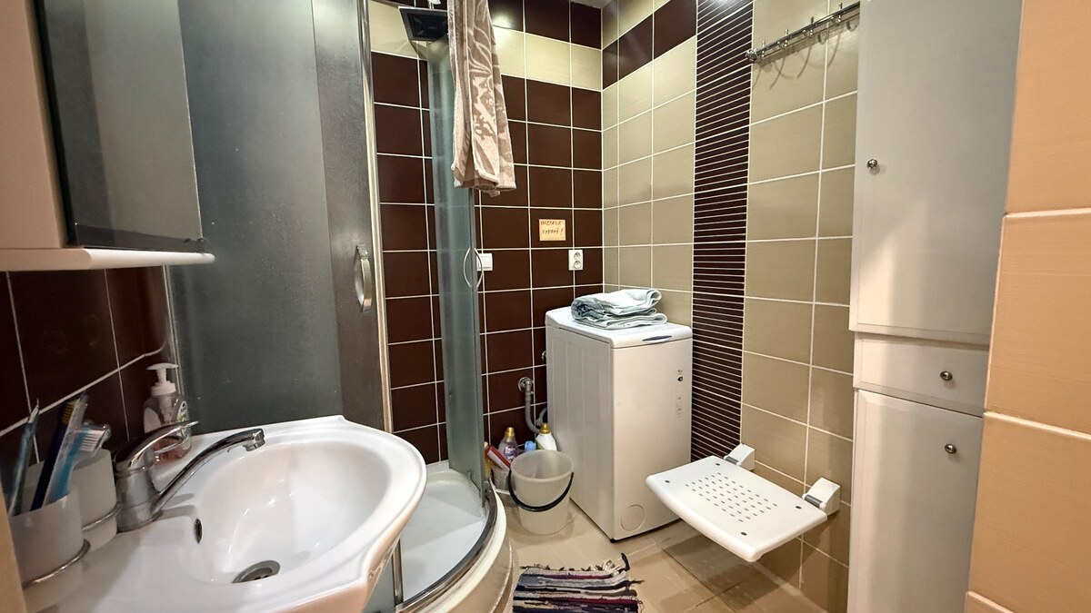 NA PREDAJ 3-IZBOVÝ BYT S DVOMA BALKÓNMI V NOVEJ BANI — foto 3