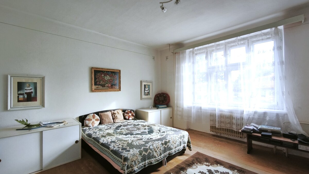 Veľkoryso riešený 4-bytový rodinný dom s letnou kuchyňou a hospodársko — foto 12