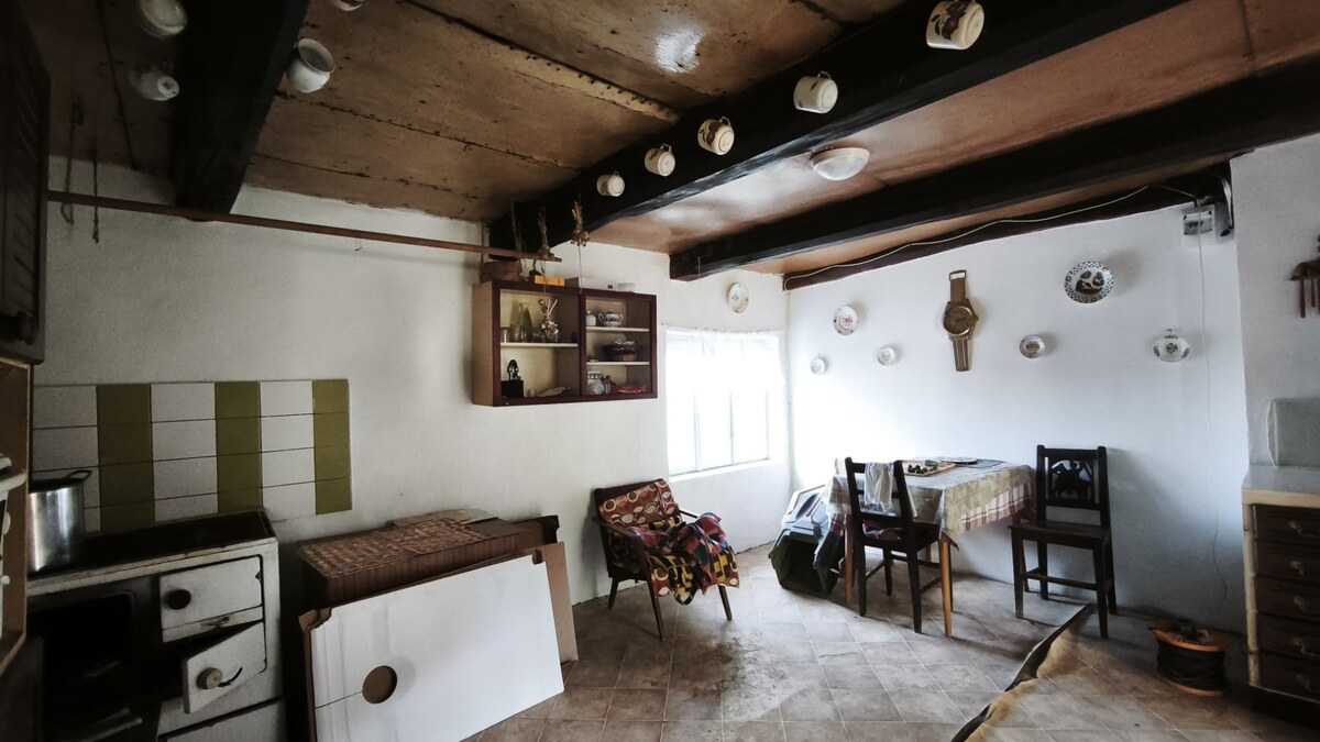 Veľkoryso riešený 4-bytový rodinný dom s letnou kuchyňou a hospodársko — foto 15