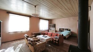 Veľkoryso riešený 4-bytový rodinný dom s letnou kuchyňou a hospodársko — foto 3