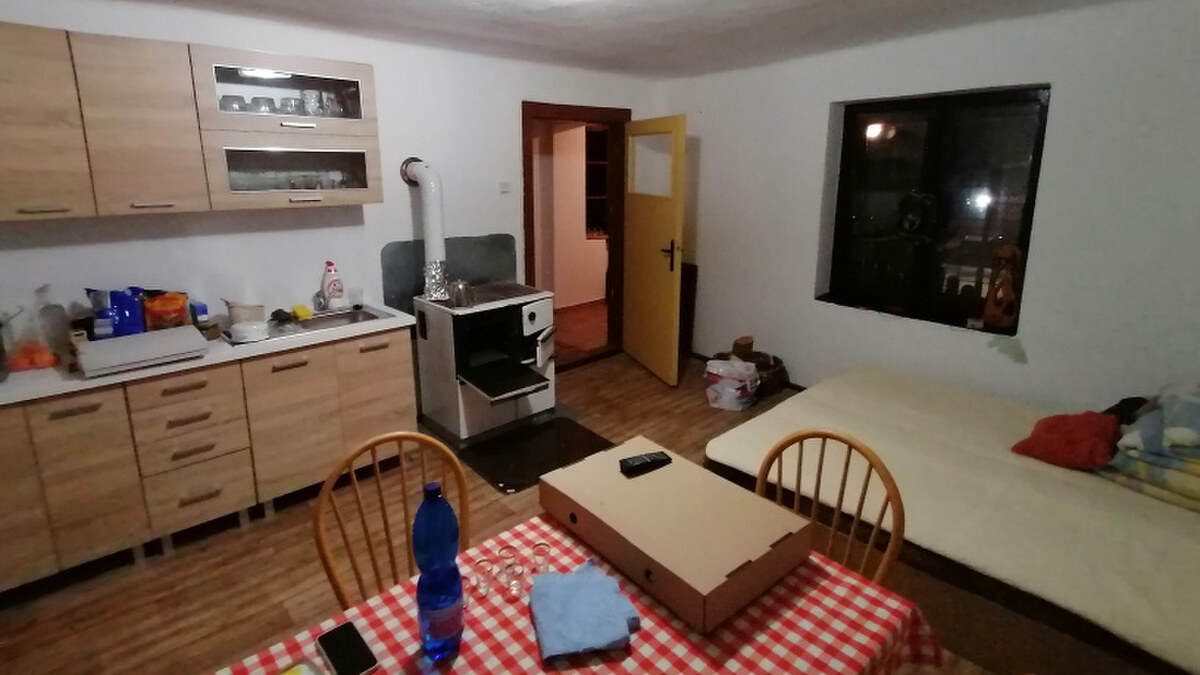 Dva vidiecke domy na pozemku 1,6ha D. Strehová (Prieloh), V. Krtíš. — foto 10