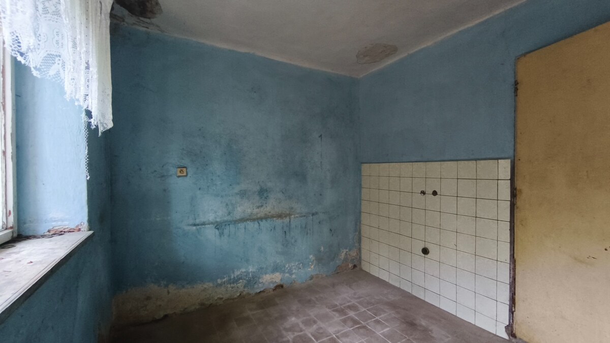 Kamenný vidiecky dom v obci Čelovce okres Veľký Krtíš. — foto 15