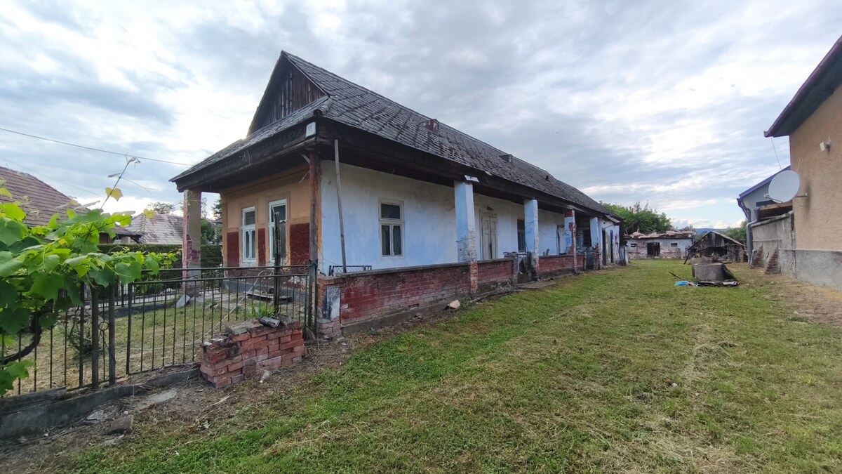Starý kamenný RD v obci Opatovská Nová Ves, okr. V. Krtíš. — foto 2