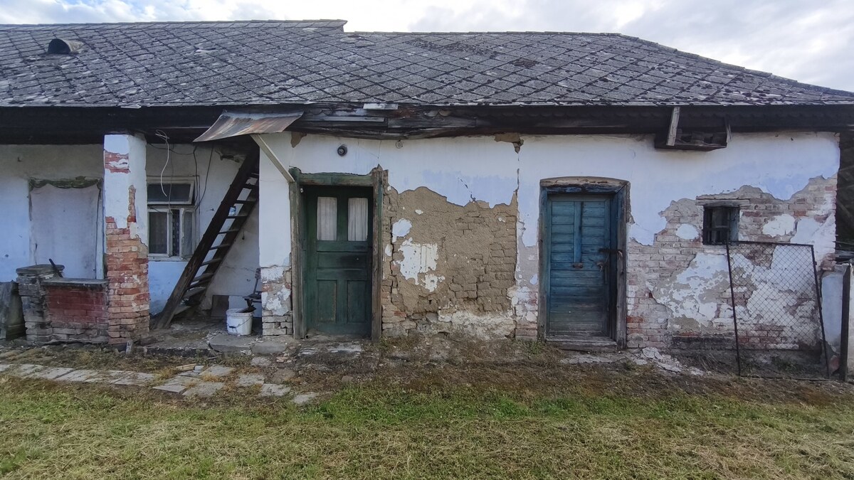 Starý kamenný RD v obci Opatovská Nová Ves, okr. V. Krtíš. — foto 4