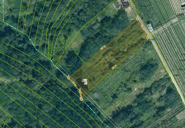 Pozemok (2055 m²) s chatkou a pekným výhľadom – Veľký Krtíš.