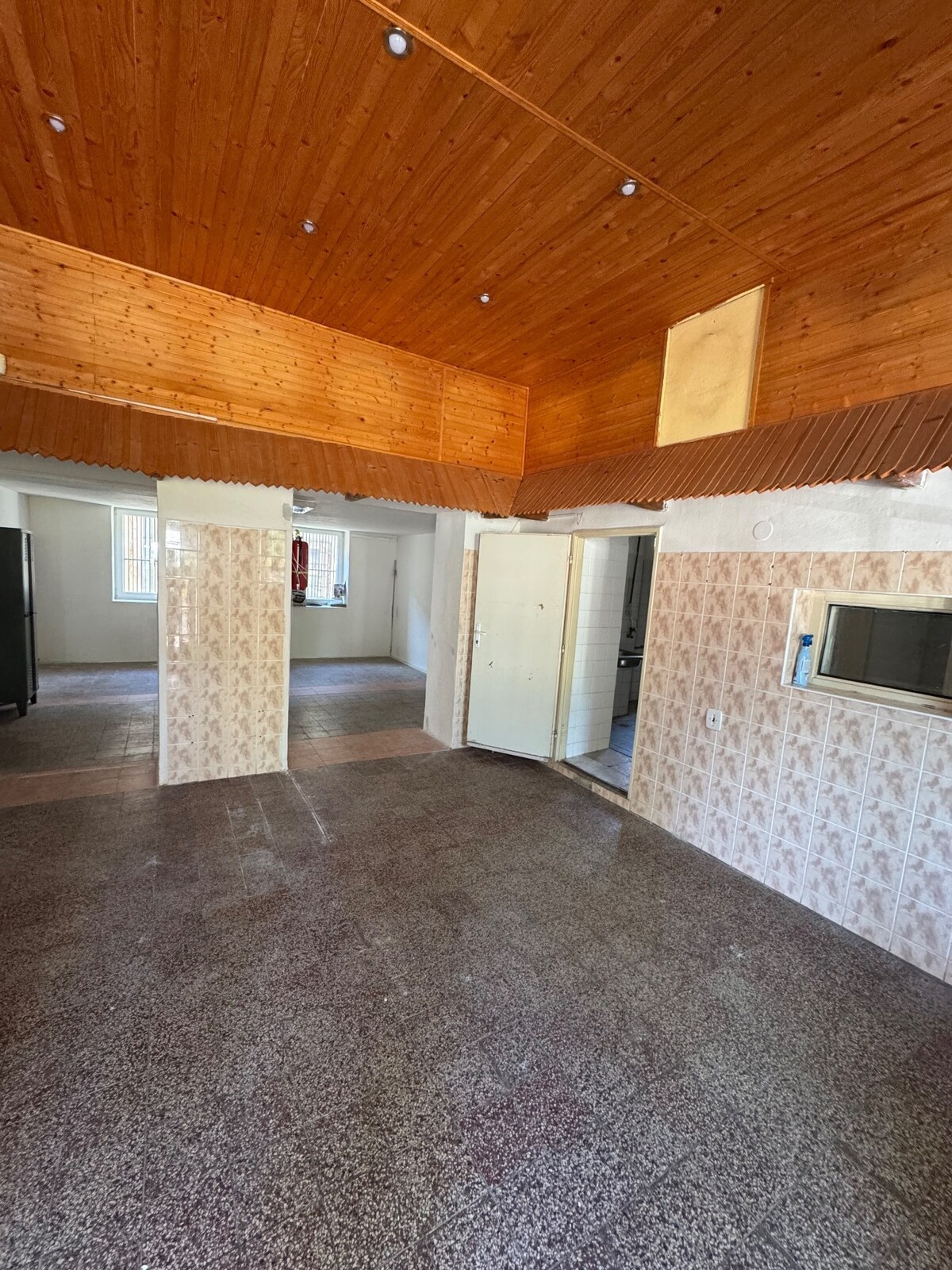 Obchodné priestory na predaj centrum mesta Šahy — foto 4