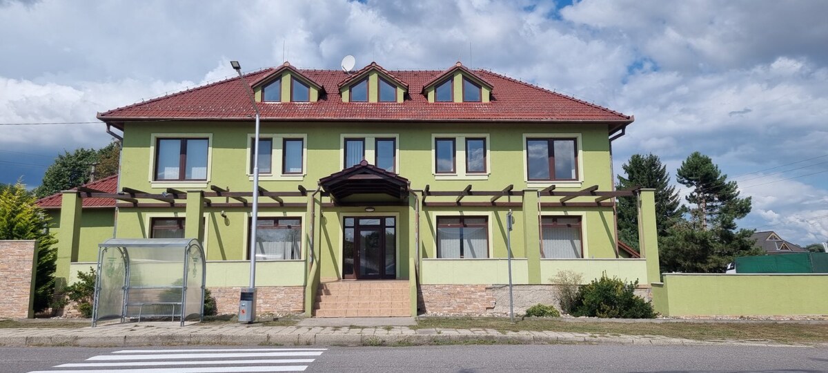 Nova cena Ponúkame vám na predaj alebo prenájom Polyfunkčnú budovu — foto 3