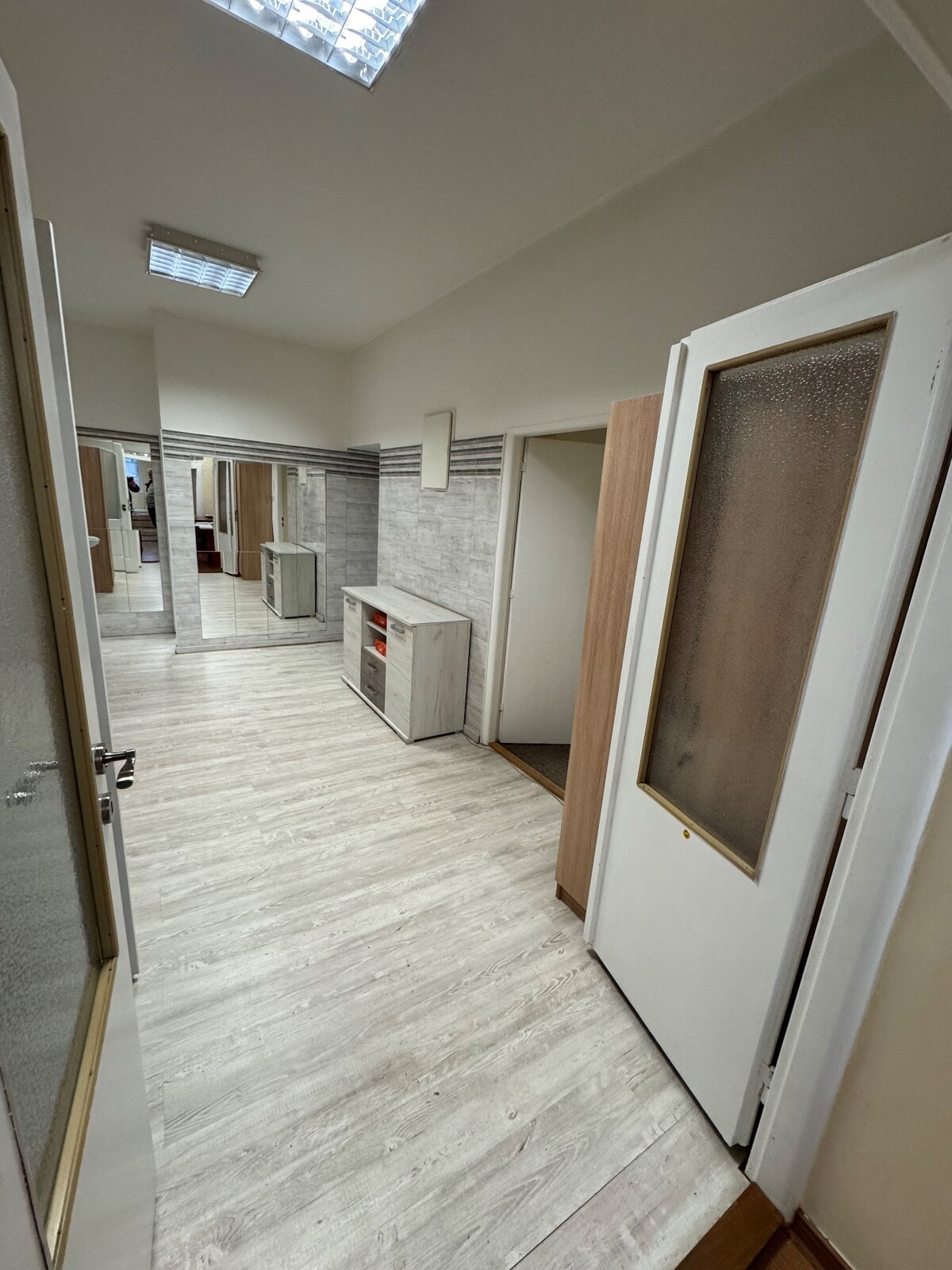 Nehnuteľnosť v tichom, udržiavanom prostredí s podnikatelskym zamerom — foto 13