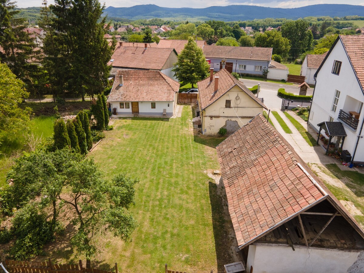 Investičná príležitosť: 2 rodinné domy s obrovským pozemkom (2734 m²) — foto 6