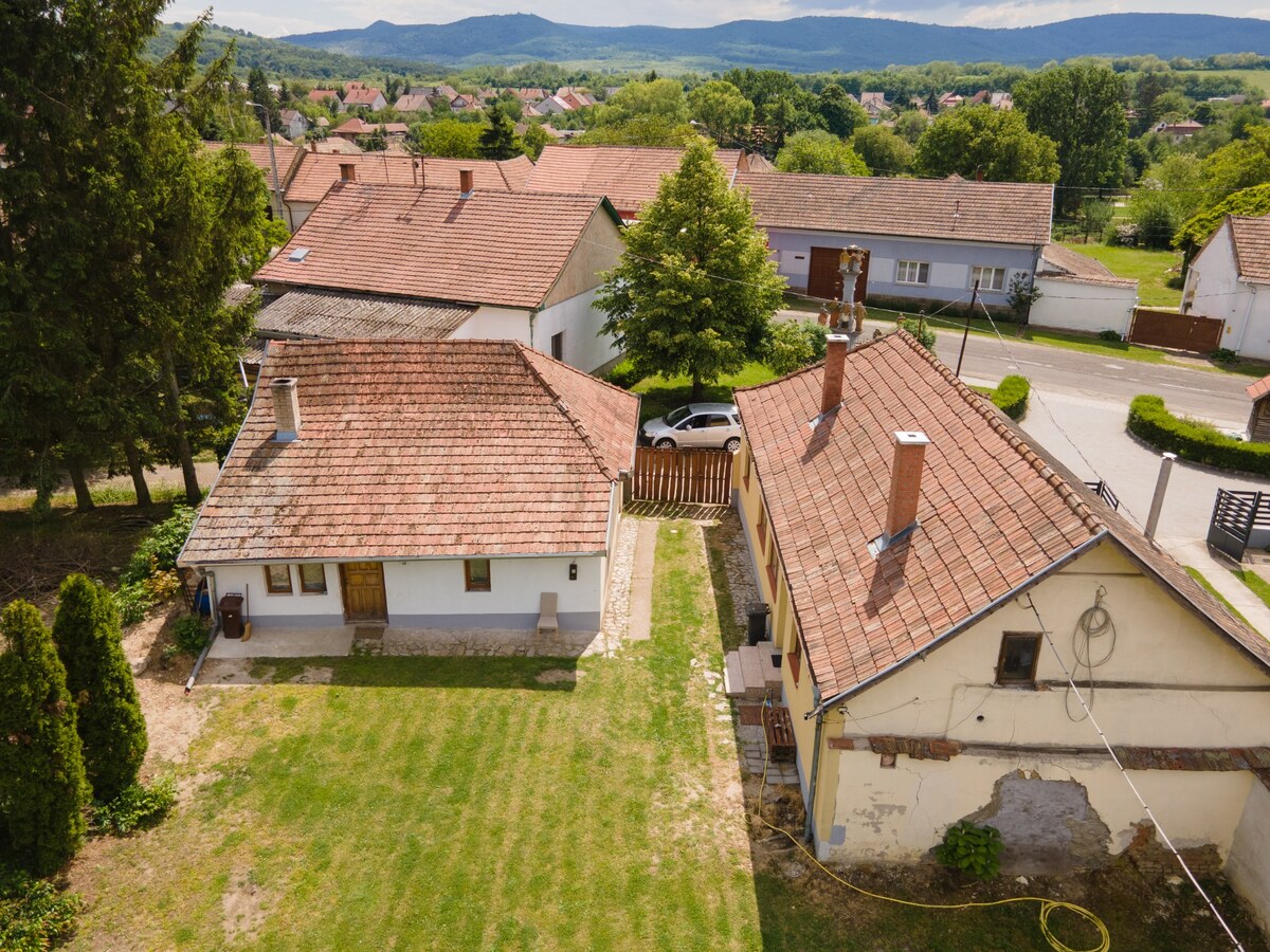 Investičná príležitosť: 2 rodinné domy s obrovským pozemkom (2734 m²) — foto 7