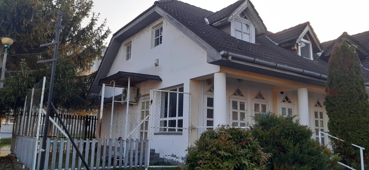 3 podlažiach s nákladným výťahom, centrum Rétság — foto 2