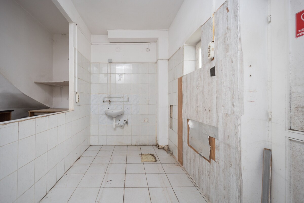 3 podlažiach s nákladným výťahom, centrum Rétság — foto 5