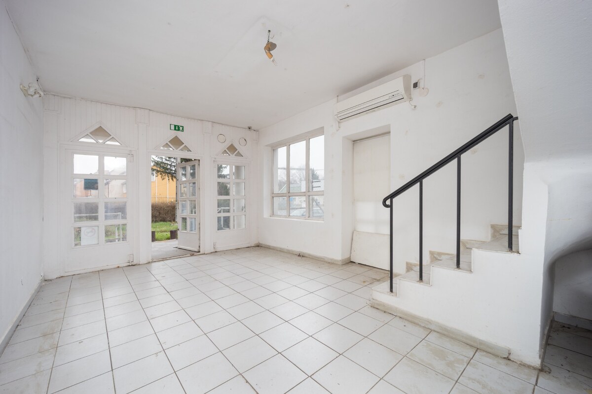3 podlažiach s nákladným výťahom, centrum Rétság — foto 8