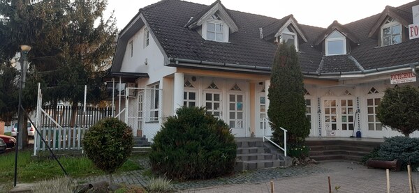 3 podlažiach s nákladným výťahom, centrum Rétság