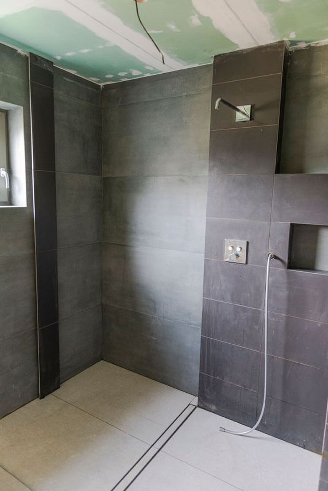 Priestranný dvojpodlažný rodinný dom s veľkou terasou Plášťovce — foto 13