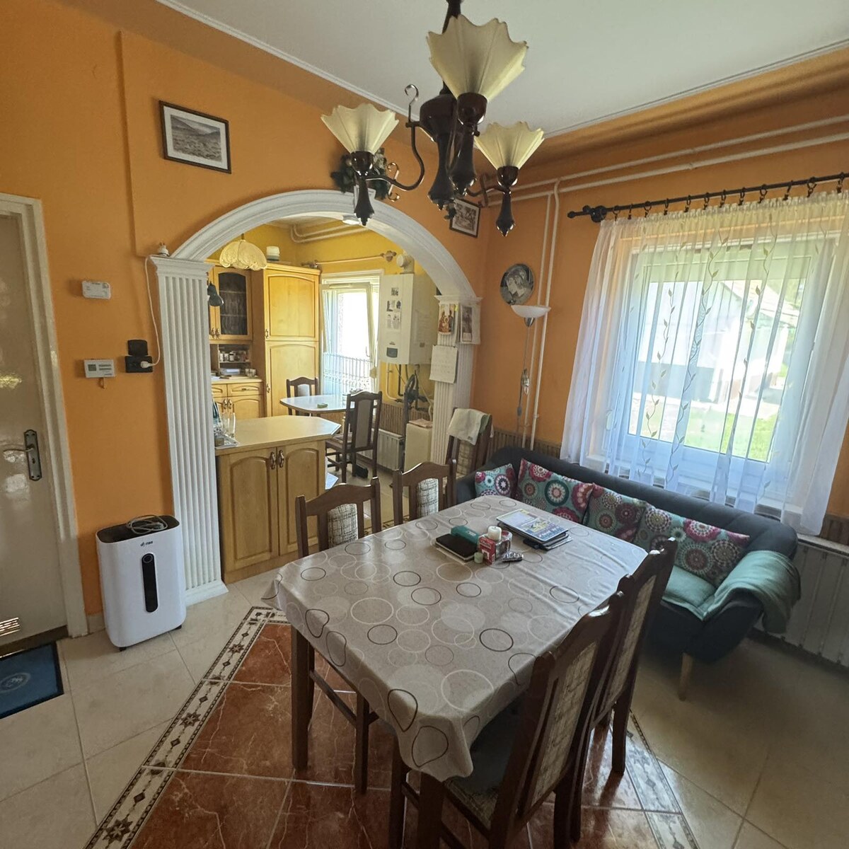 Priestranný 2-podlažný RD s investičným potenciálom a letnou kuchyňou — foto 18