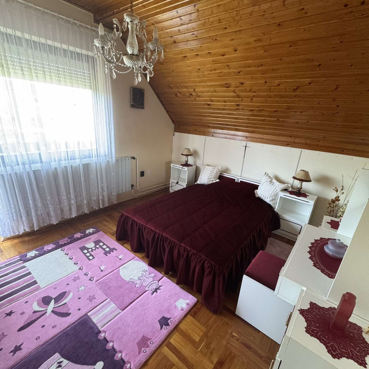 Priestranný 2-podlažný RD s investičným potenciálom a letnou kuchyňou — foto 2